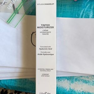 Studio makeup Tinted Moisturizer